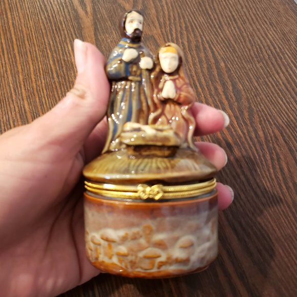 Nativity Trinket Box Christmas Porcelain Ornament Hinged Greenbrier 4.25" READ - Picture 12 of 13